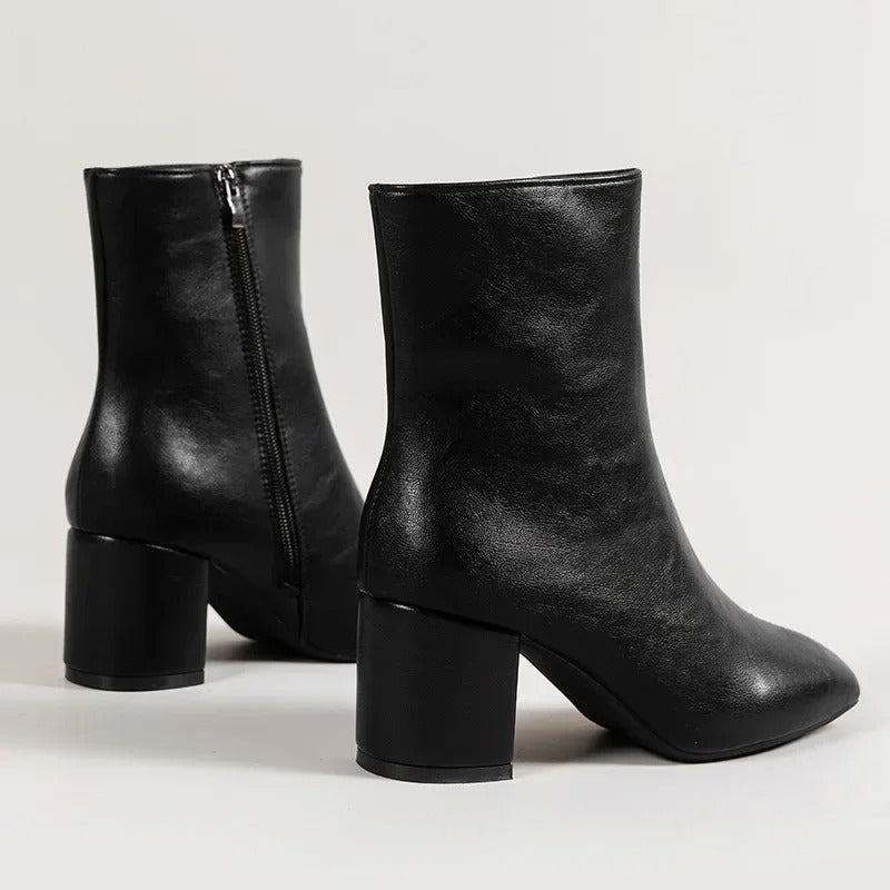 Stiefeletten Damen mit Lackoptik und Blockabsatz mit seitlichem Reißverschluss – Célimène