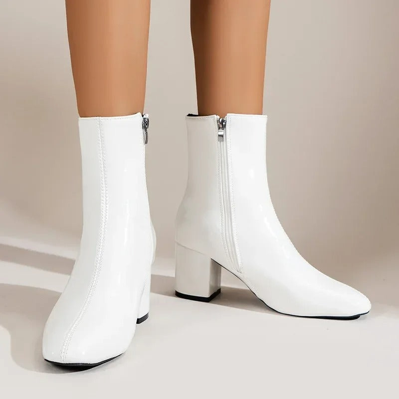 Stiefeletten Damen mit Lackoptik und Blockabsatz mit seitlichem Reißverschluss – Célimène