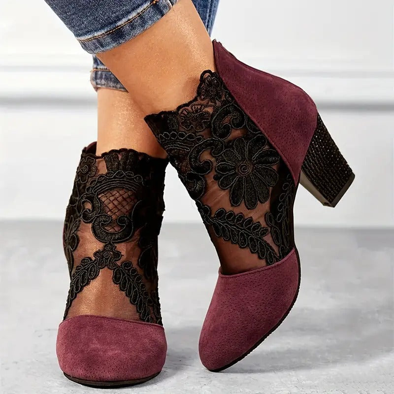 Stiefeletten Damen mit Spitzenbesatz und verziertem Blockabsatz – Apollonia