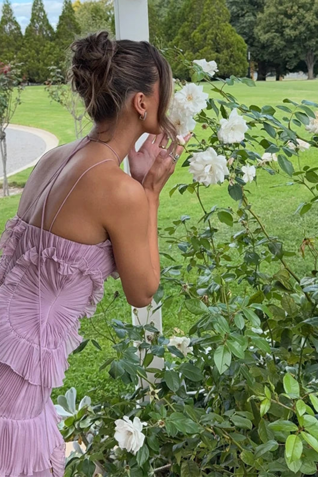 Abendkleid Damen mit Neckholder und Plissee-Rüschen – Seraphina