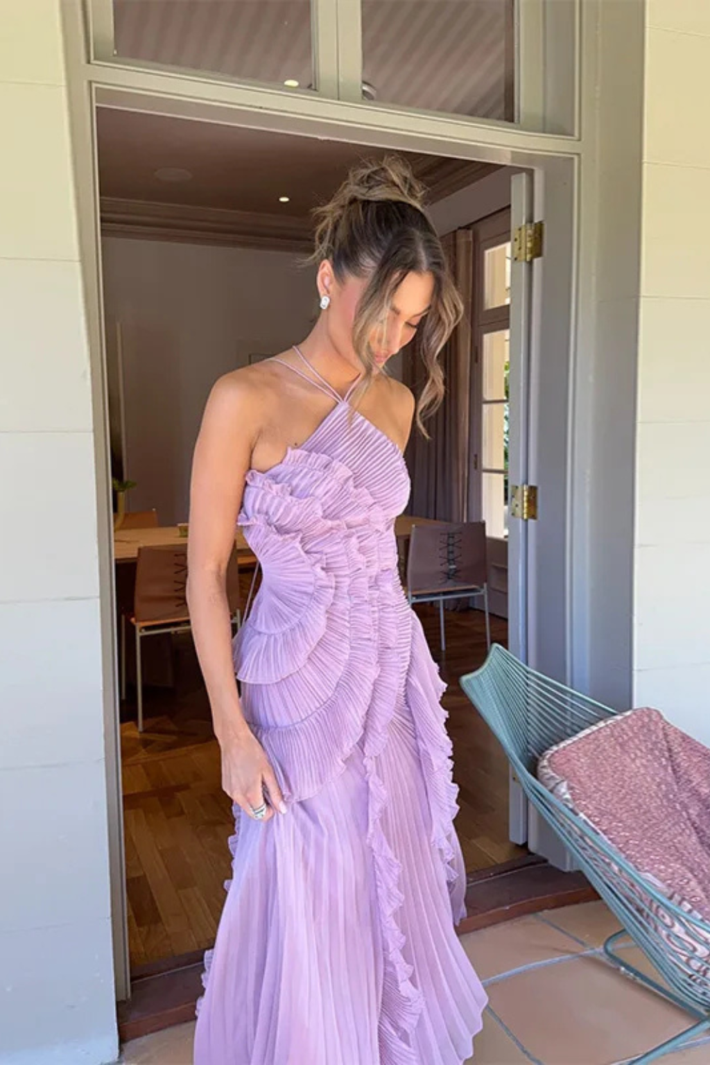 Abendkleid Damen mit Neckholder und Plissee-Rüschen – Seraphina