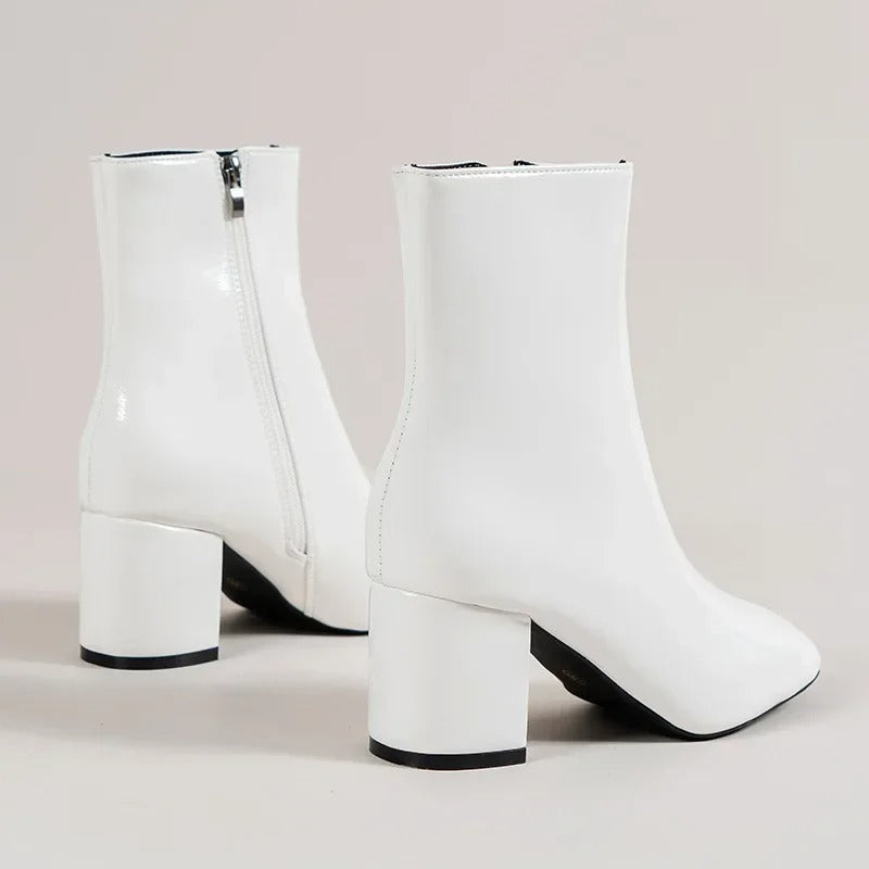 Stiefeletten Damen mit Lackoptik und Blockabsatz mit seitlichem Reißverschluss – Célimène