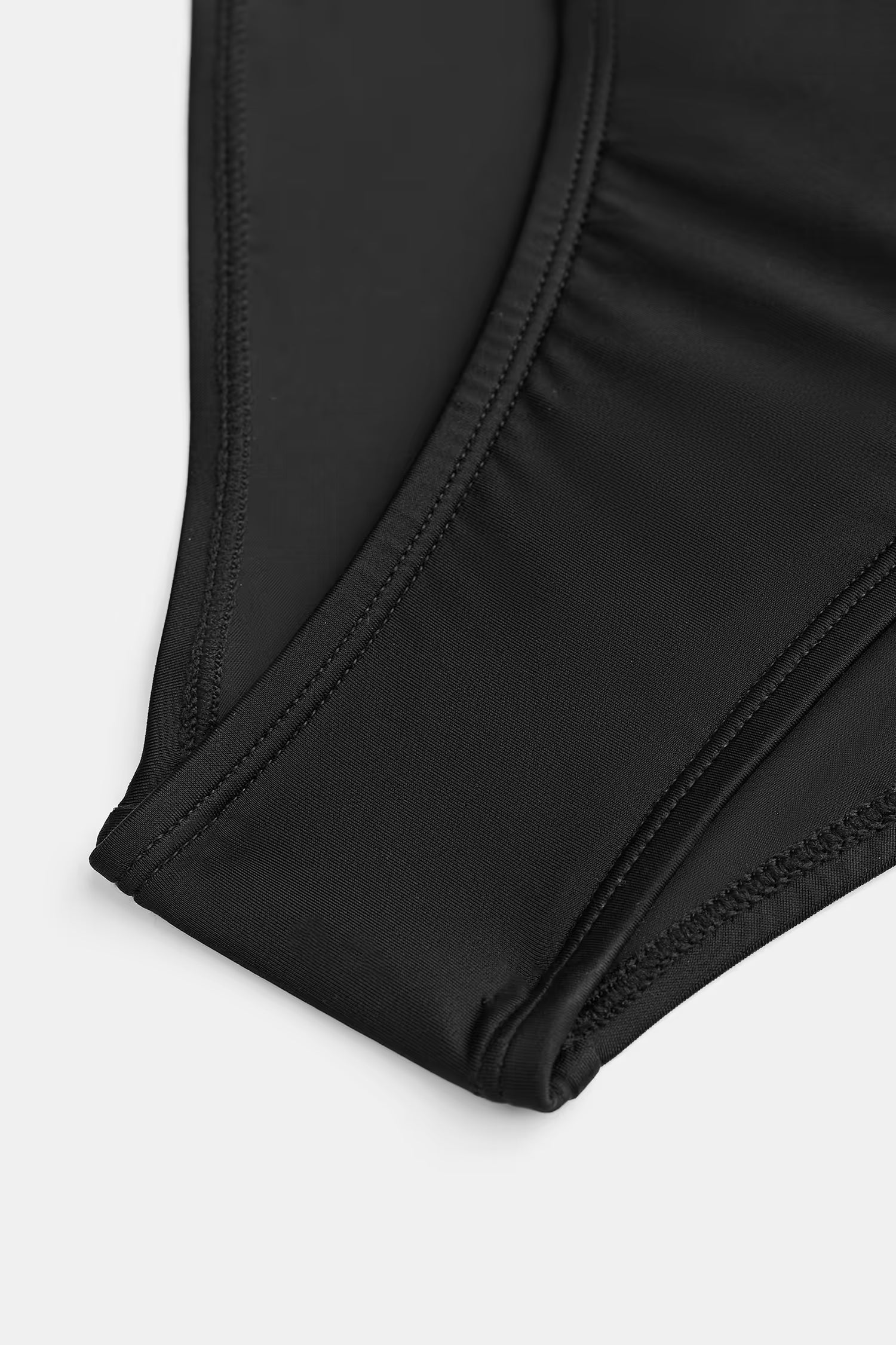 Badeanzug Damen mit Mesh-Einsatz und Überkreuz-Detail – Valentina