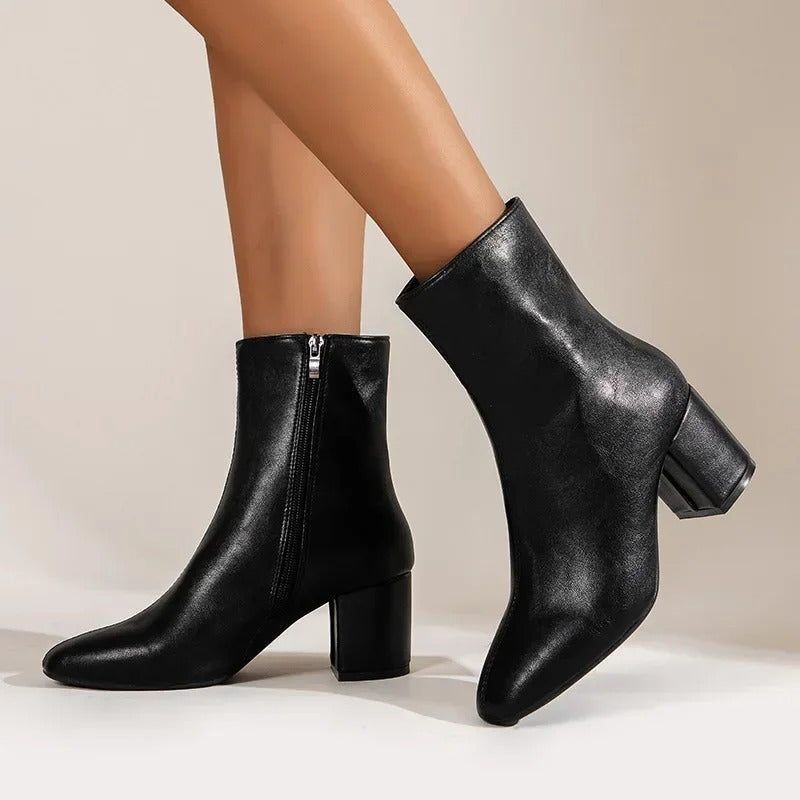Stiefeletten Damen mit Lackoptik und Blockabsatz mit seitlichem Reißverschluss – Célimène