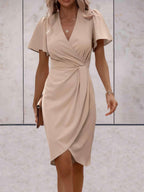 Wickelkleid Damen mit Flatterärmeln und geraffter Taille in Crêpe-Qualität – Colombe