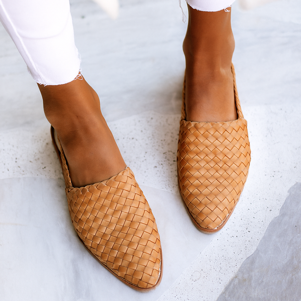 Pantoletten Damen mit Flechtmuster und spitzer Zehenpartie – Mirabelle
