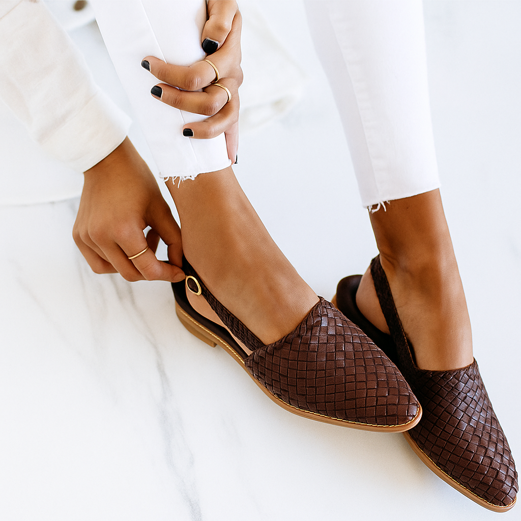 Pantoletten Damen mit Flechtmuster und spitzer Zehenpartie – Mirabelle