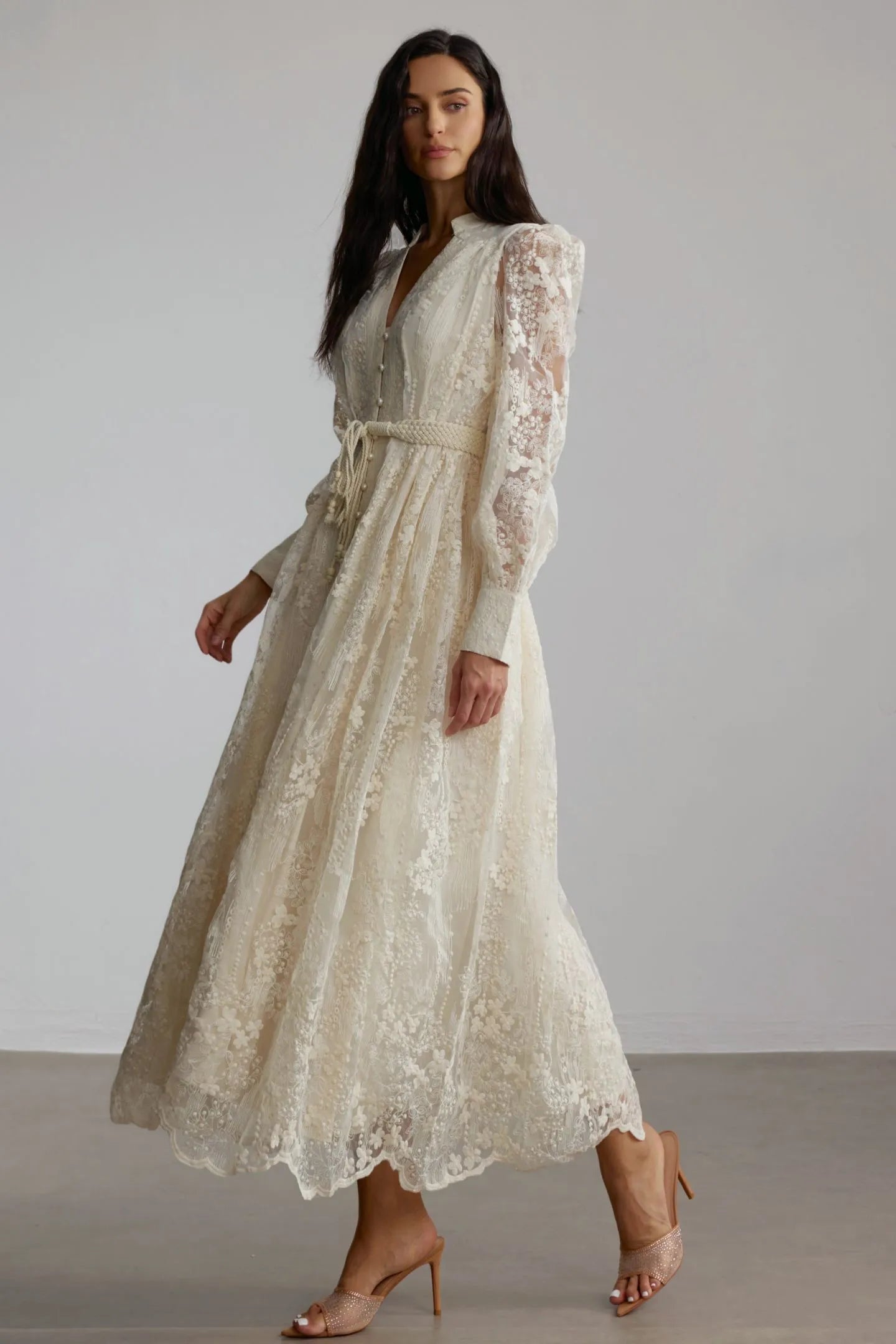 Spitzenkleid Damen mit Puffärmeln und Bindegürtel – Celestina