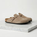 Clogs Herren mit Wildlederoptik und verstellbarer Schnalle – Benedetto
