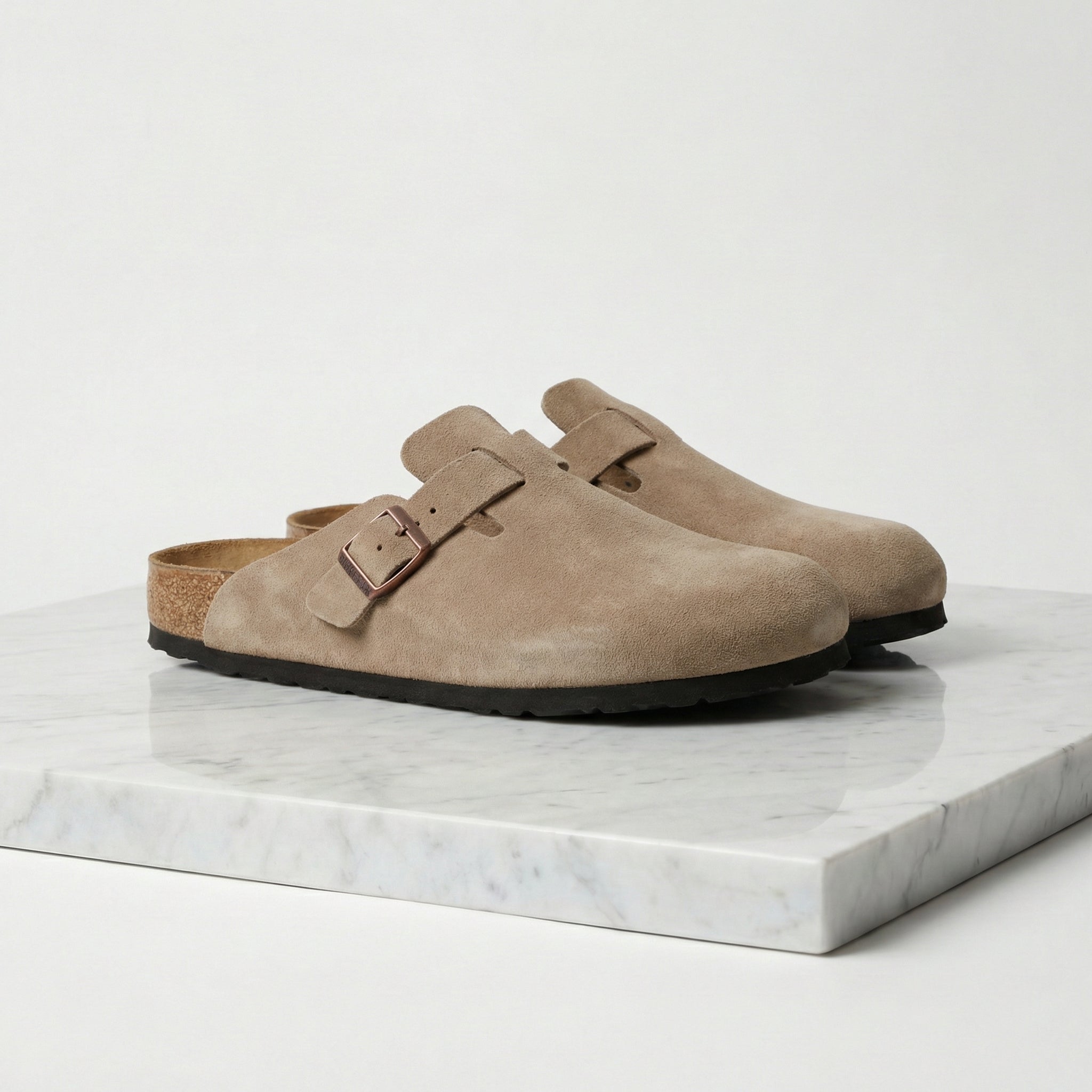 Clogs Herren mit Wildlederoptik und verstellbarer Schnalle – Benedetto