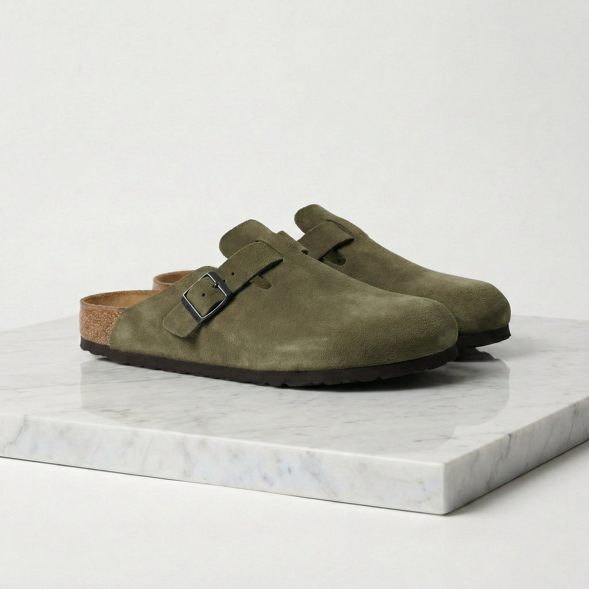 Clogs Herren mit Wildlederoptik und verstellbarer Schnalle – Benedetto