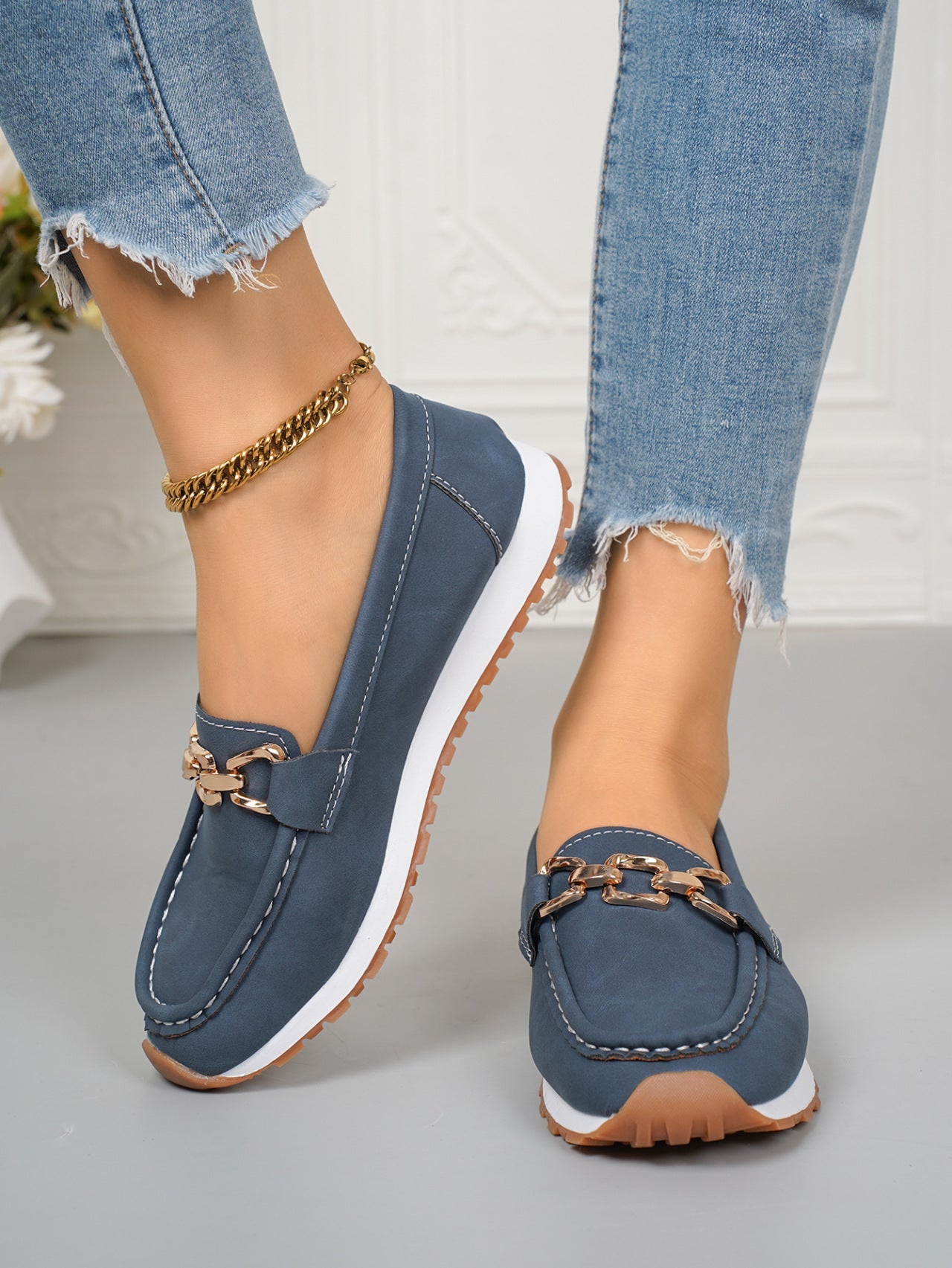 Loafer Damen mit Golddetail und Ziersteppung in Lederoptik – Allegra