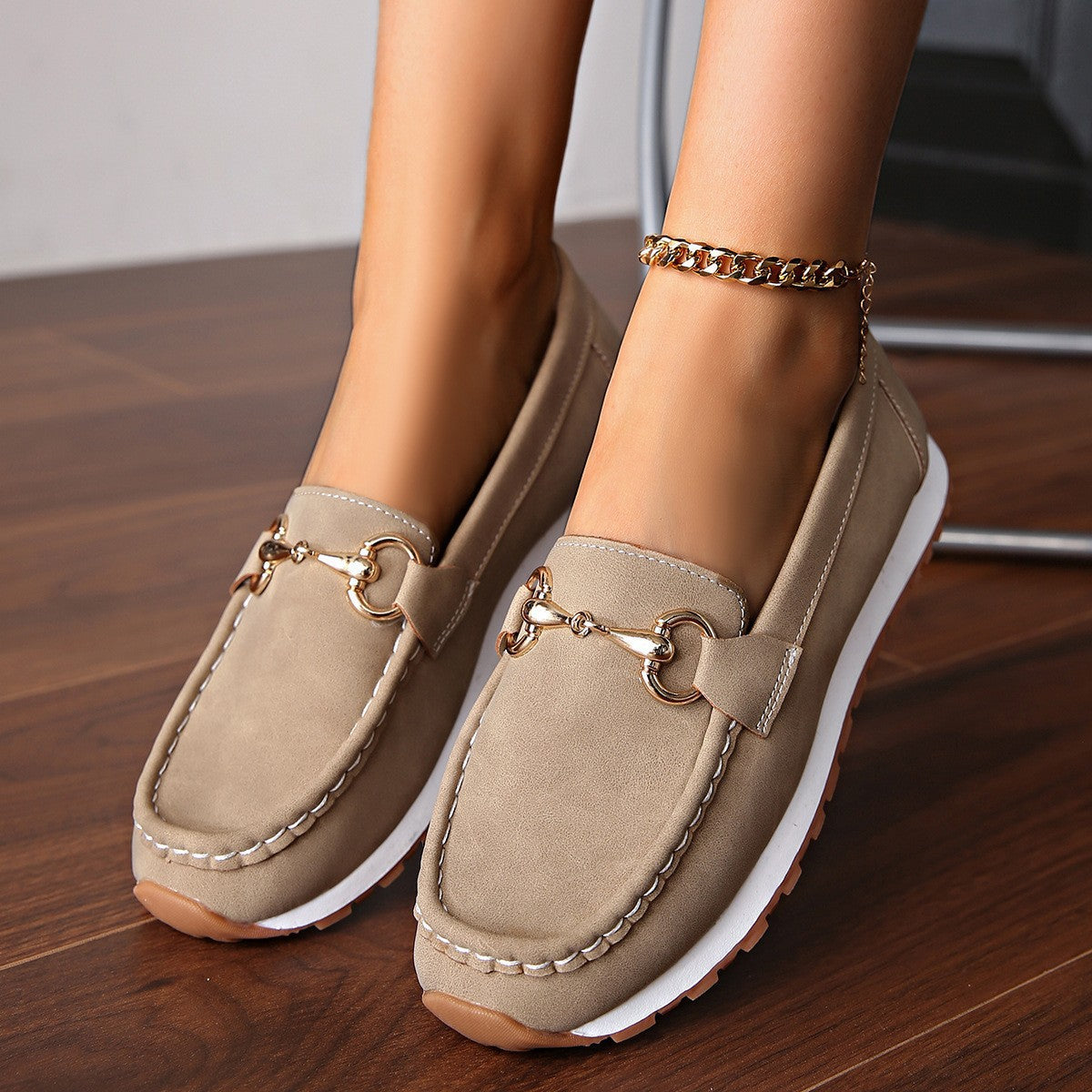 Loafer Damen mit Golddetail und Ziersteppung in Lederoptik – Allegra
