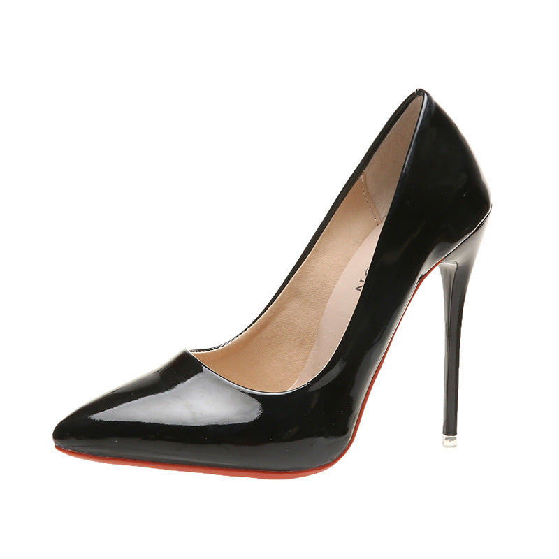 Pumps Damen mit Stilettoabsatz und spitzer Zehenpartie in Lackoptik – Viviana