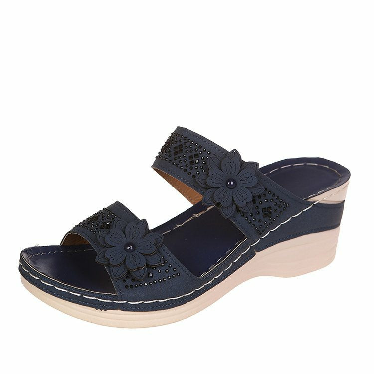 Keilpantoletten Damen mit Blumenapplikation und Strass-Details – Rosalinde