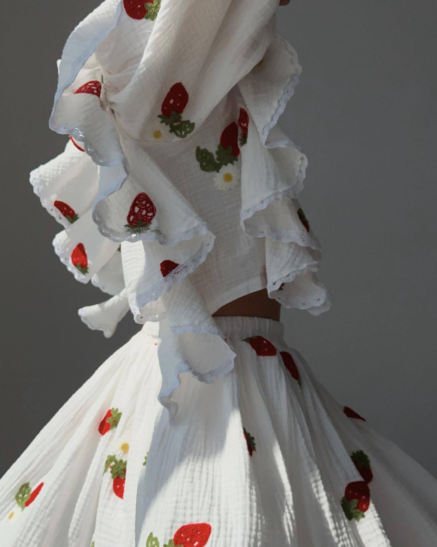 Zweiteiler Damen mit Blumen-Print und Rüschenärmeln – Cornélie