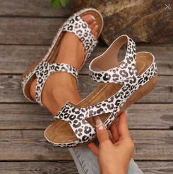 Keilsandalen Damen mit Blumen-Print und Klettverschluss – Marisol