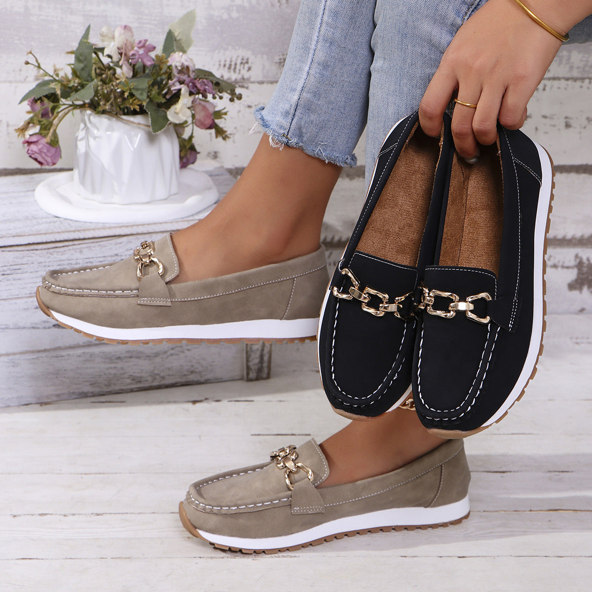 Loafer Damen mit Golddetail und Ziersteppung in Lederoptik – Allegra