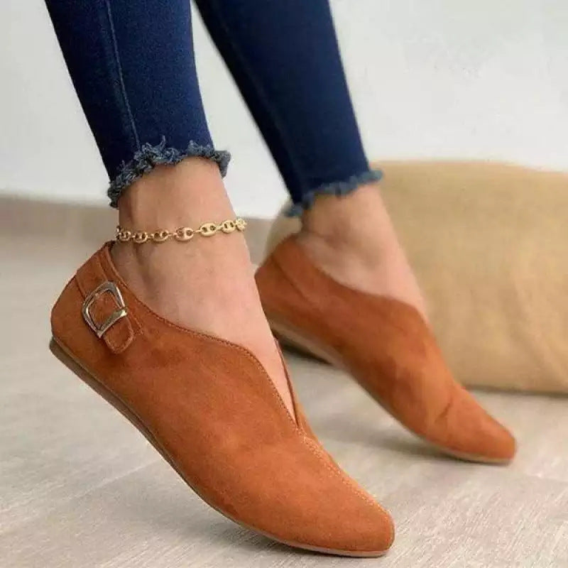 Mokassins Damen mit V-Ausschnitt und Schnalle in Wildlederoptik – Luciana