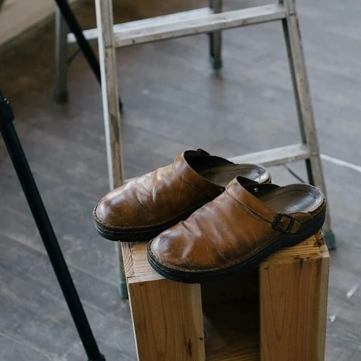 Clogs Herren mit Vintage-Lederoptik und verstellbarer Schnalle – Brunhilde