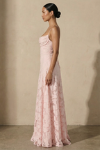 Rosalina Spitzen-Maxikleid mit Wasserfallausschnitt
