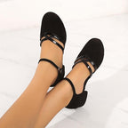 Tanzschuhe Damen mit Knöchelriemen und Lackoptik-Details – Isadora