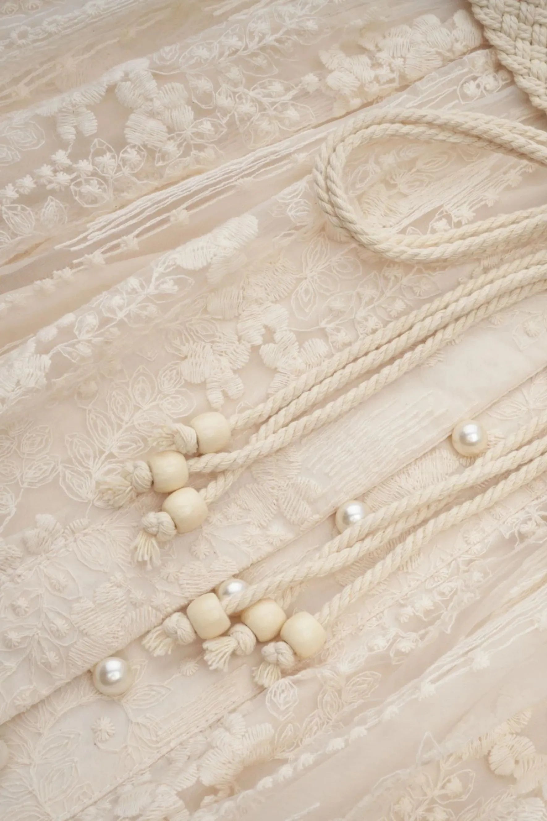 Spitzenkleid Damen mit Puffärmeln und Bindegürtel – Celestina
