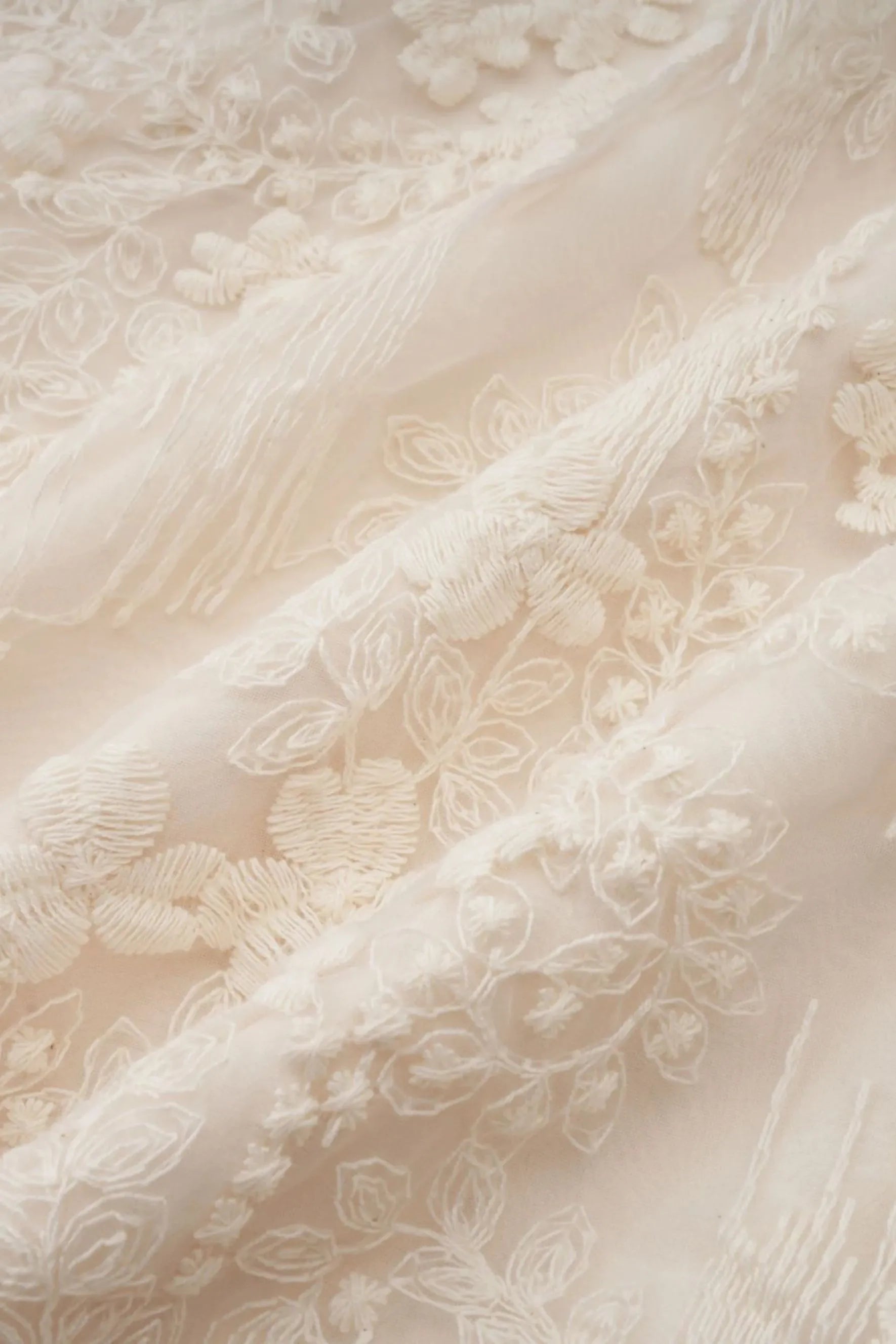 Spitzenkleid Damen mit Puffärmeln und Bindegürtel – Celestina