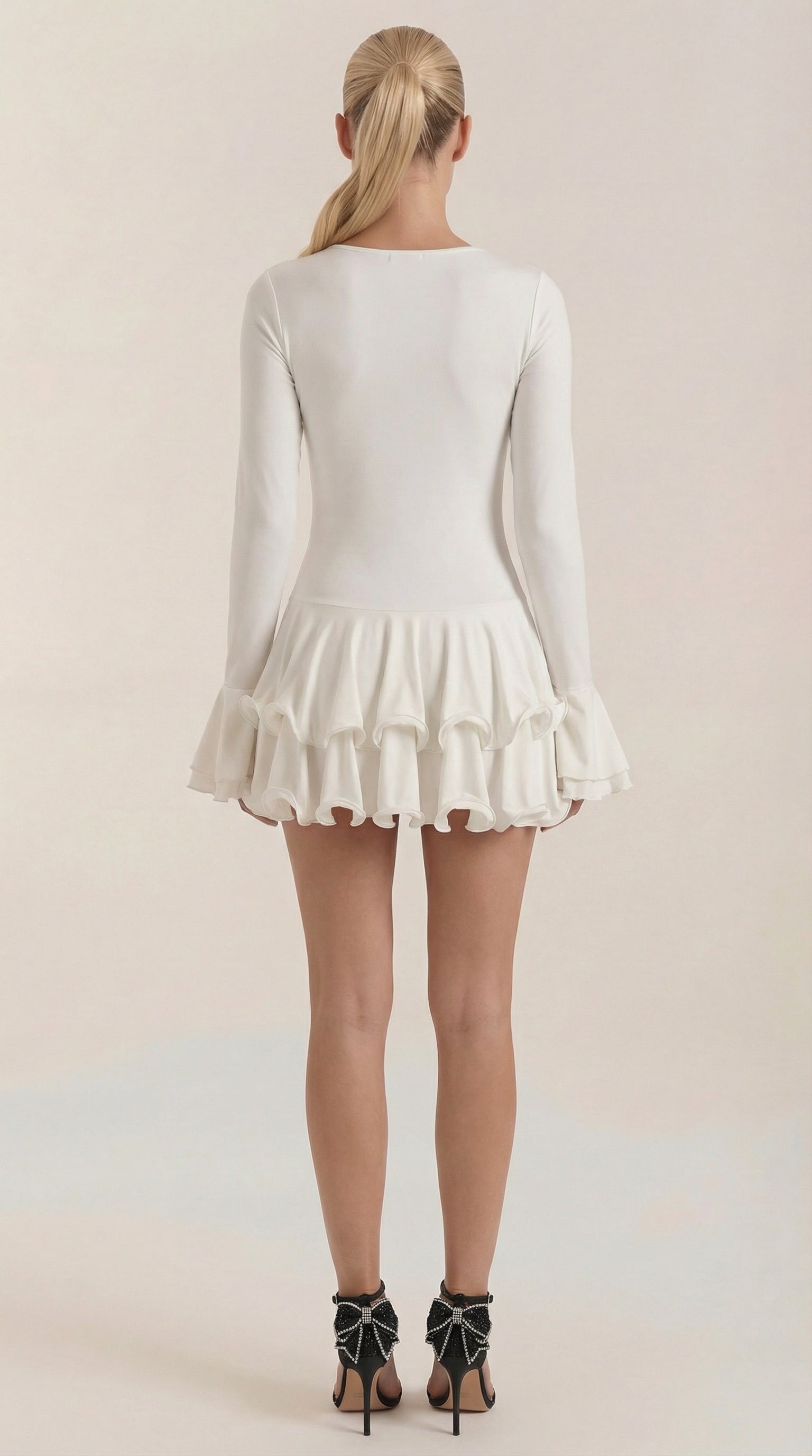 Minikleid Damen mit tiefem V-Ausschnitt und Rüschendetails – Oriane