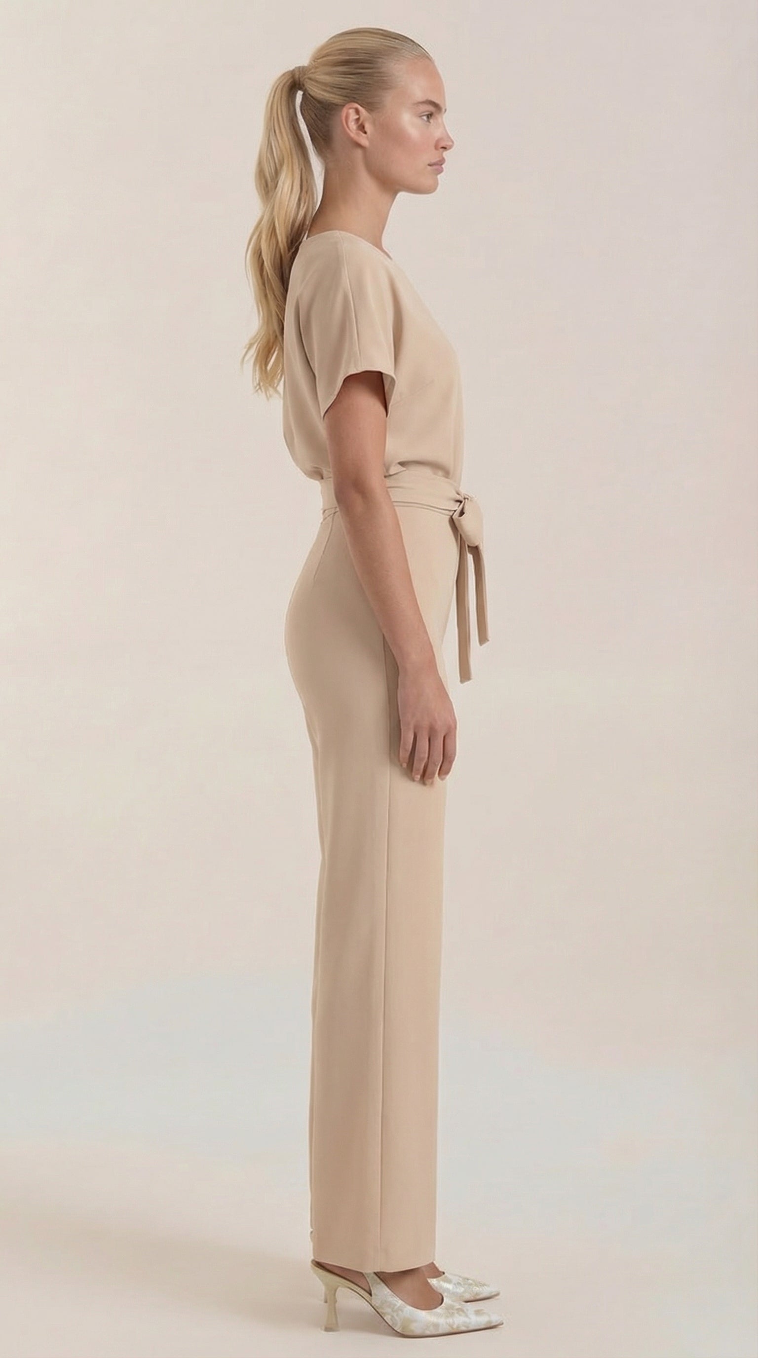 Jumpsuit Damen mit Rundhalsausschnitt und Bindegürtel – Margaux