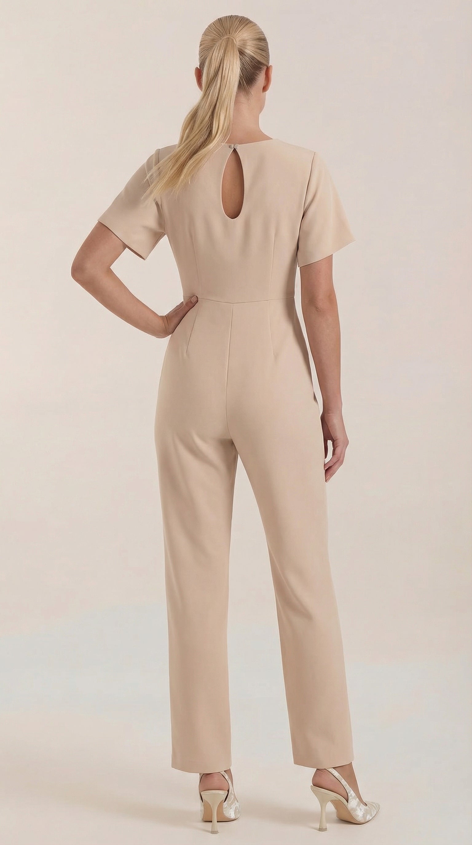 Jumpsuit Damen mit Rundhalsausschnitt und Bindegürtel – Margaux