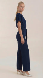 Jumpsuit Damen mit Rundhalsausschnitt und Bindegürtel – Margaux