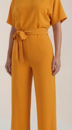 Jumpsuit Damen mit Rundhalsausschnitt und Bindegürtel – Margaux