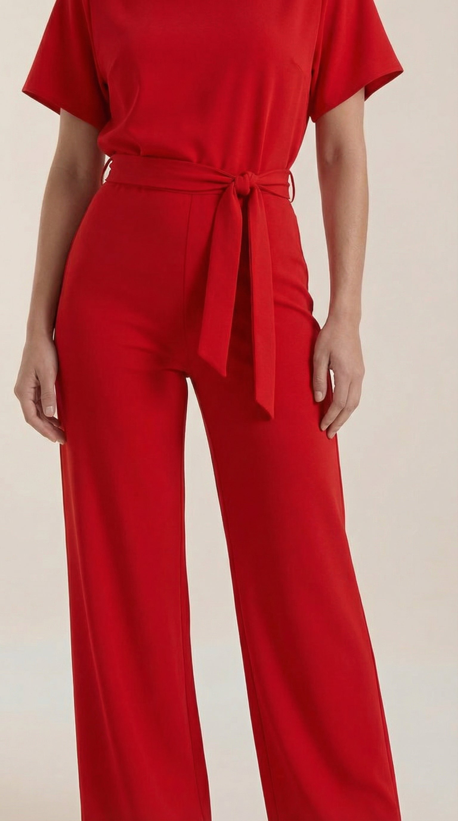 Jumpsuit Damen mit Rundhalsausschnitt und Bindegürtel – Margaux