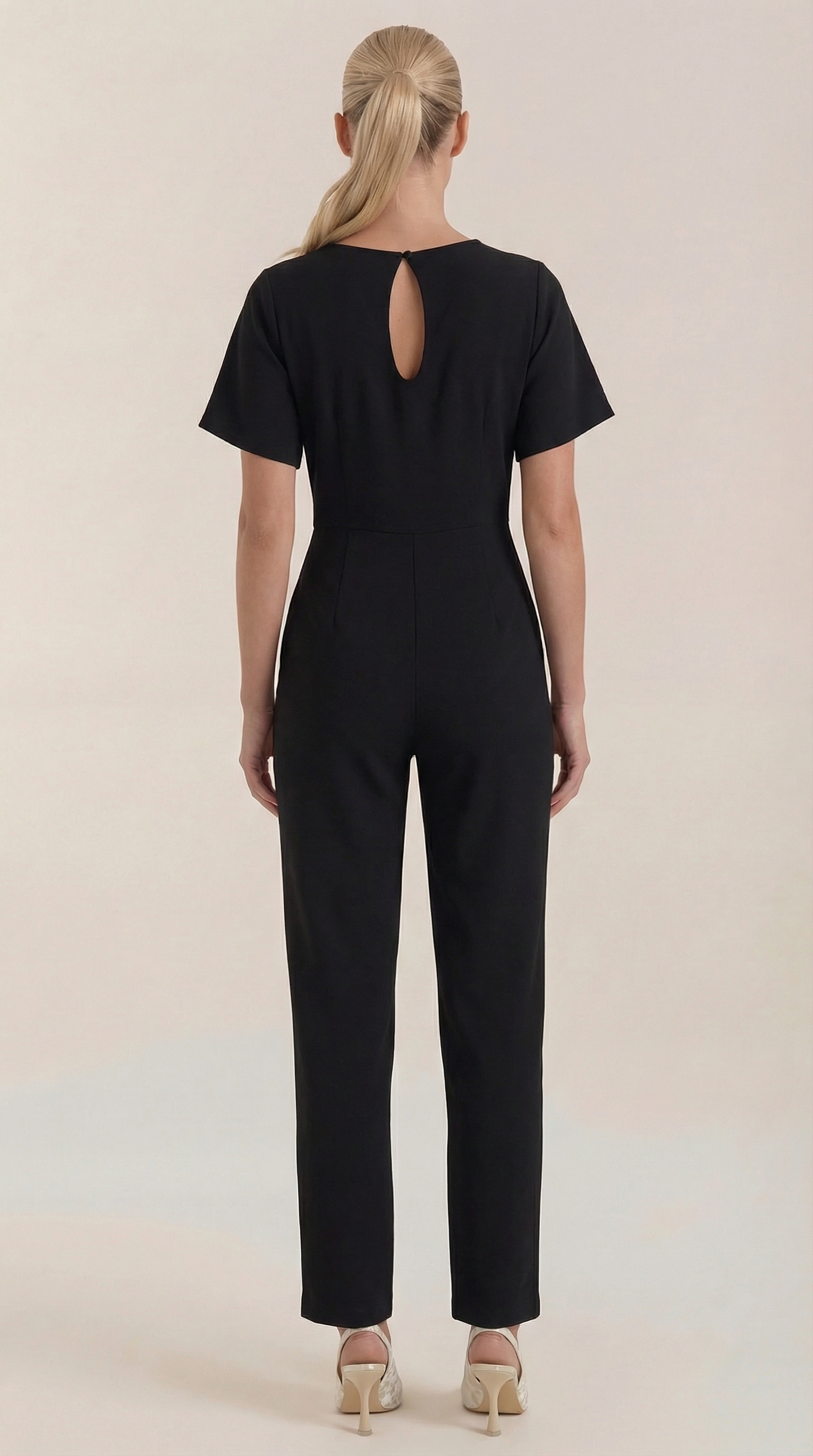 Jumpsuit Damen mit Rundhalsausschnitt und Bindegürtel – Margaux