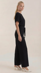 Jumpsuit Damen mit Rundhalsausschnitt und Bindegürtel – Margaux