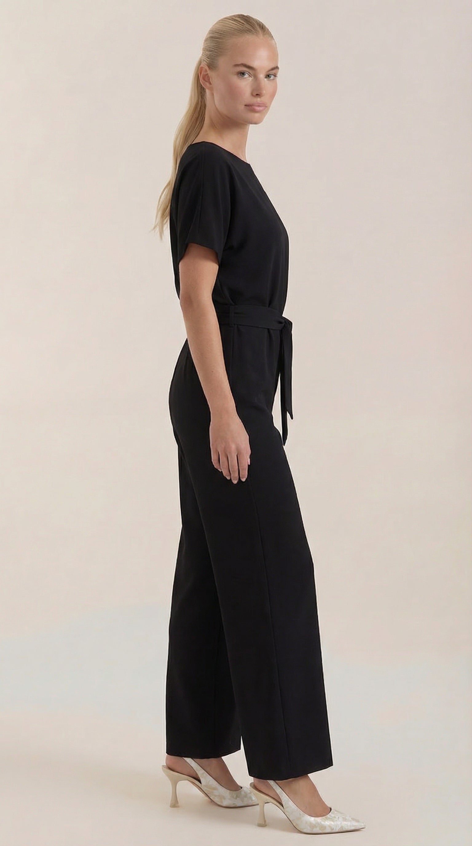 Jumpsuit Damen mit Rundhalsausschnitt und Bindegürtel – Margaux