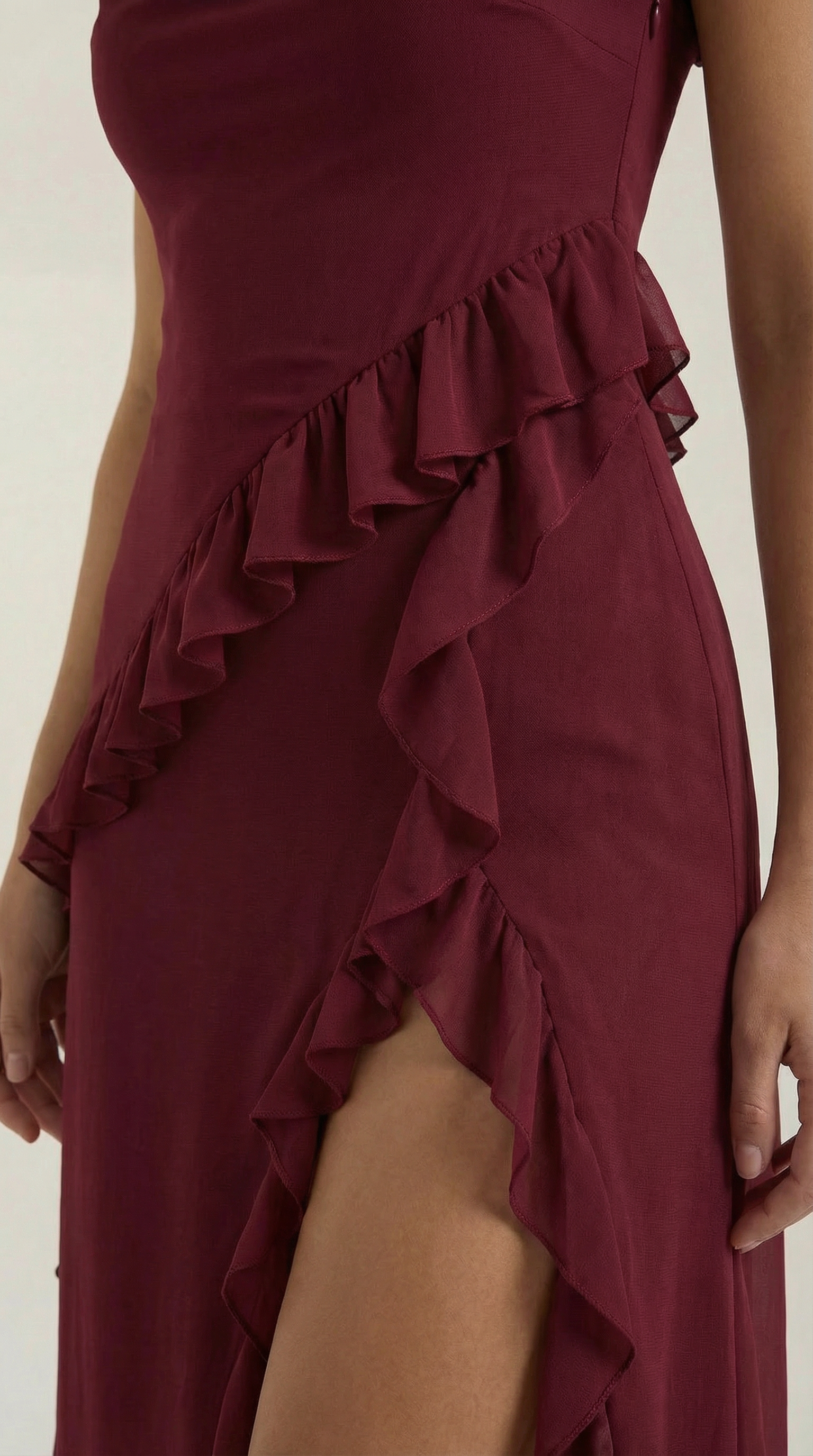 Abendkleid Damen mit Rüschenkaskade und Beinschlitz – Valentina