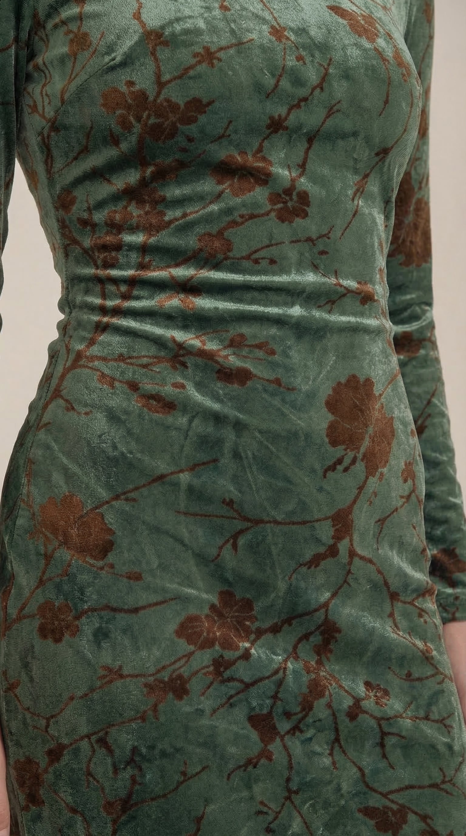 Maxikleid Damen mit zartem Blumenprint und Langarmschnitt – Angéline