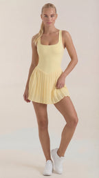 Tenniskleid Damen mit Plisseerock und eckigem Ausschnitt – Serena