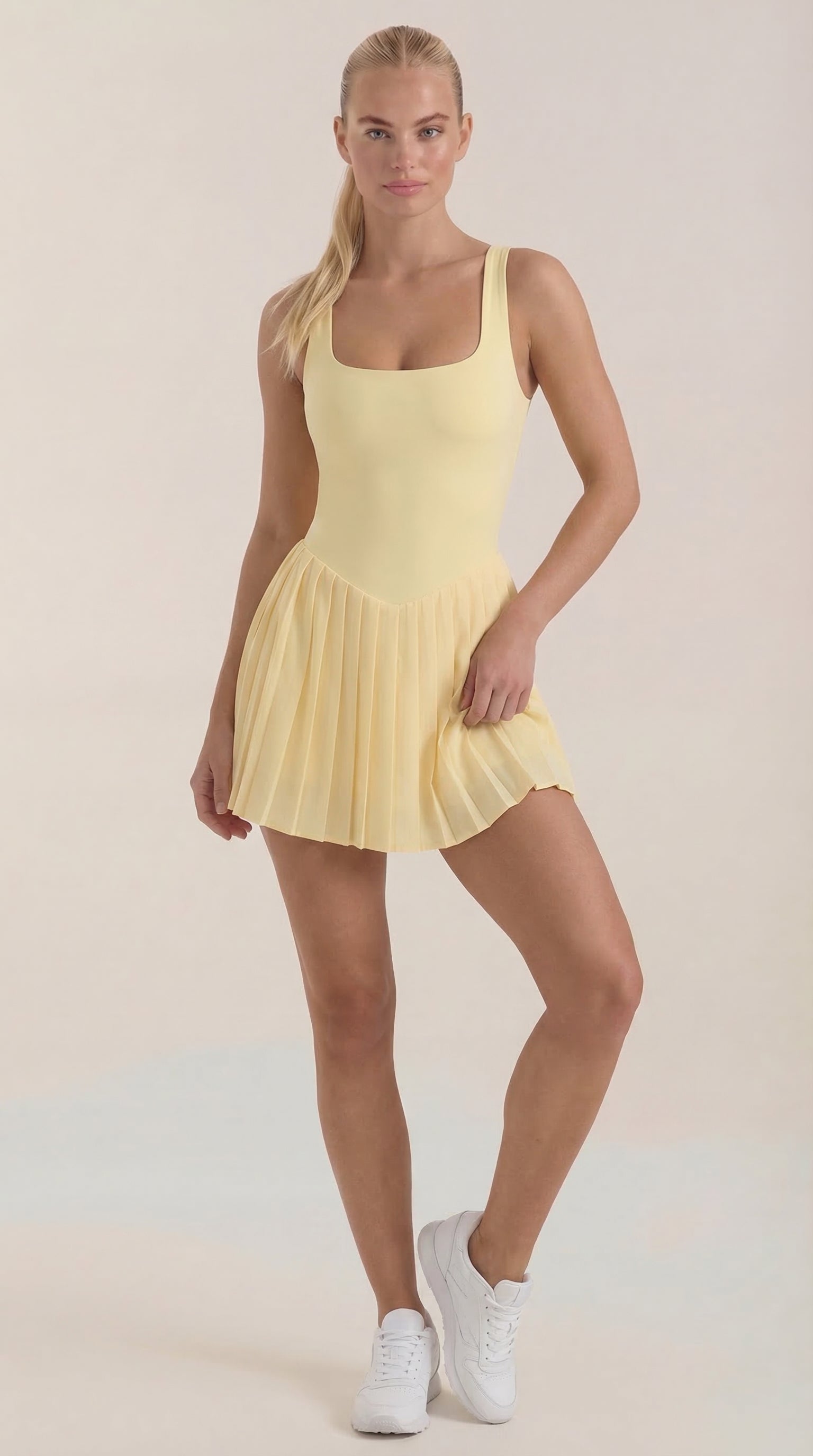 Tenniskleid Damen mit Plisseerock und eckigem Ausschnitt – Serena