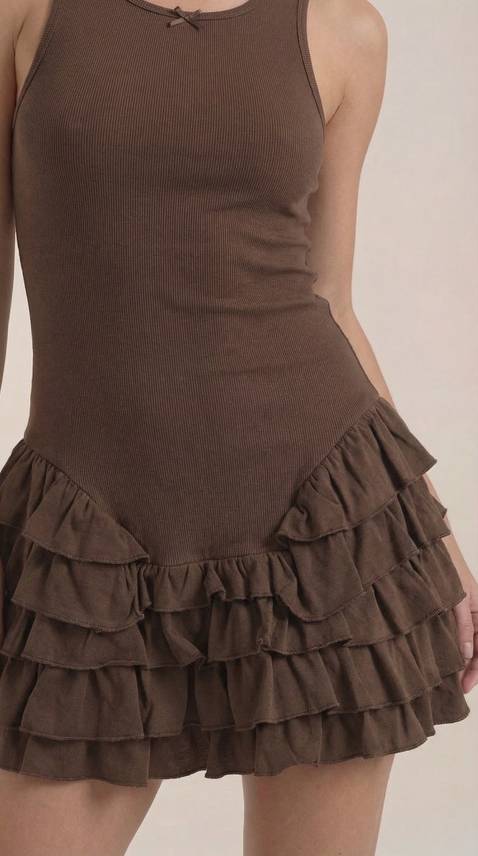 Minikleid Damen mit dreistufigem Rüschenrock und tailliertem Oberteil – Madeleine